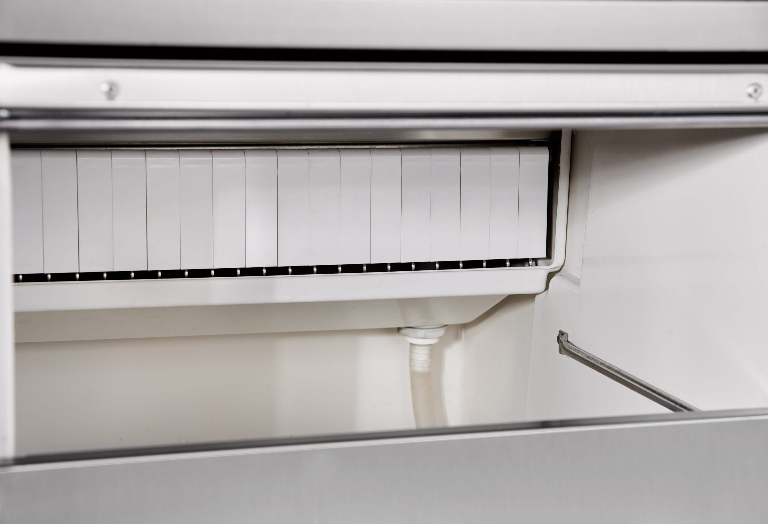 Commercial refrigeration machine